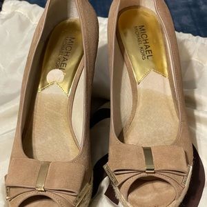 Michael Michael Kors Shoes Women's Size8.5 tan Espadrille Wedged Heel Sandal